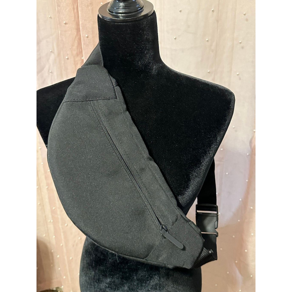 Maxtop black crossover fanny pack, 3 zipper